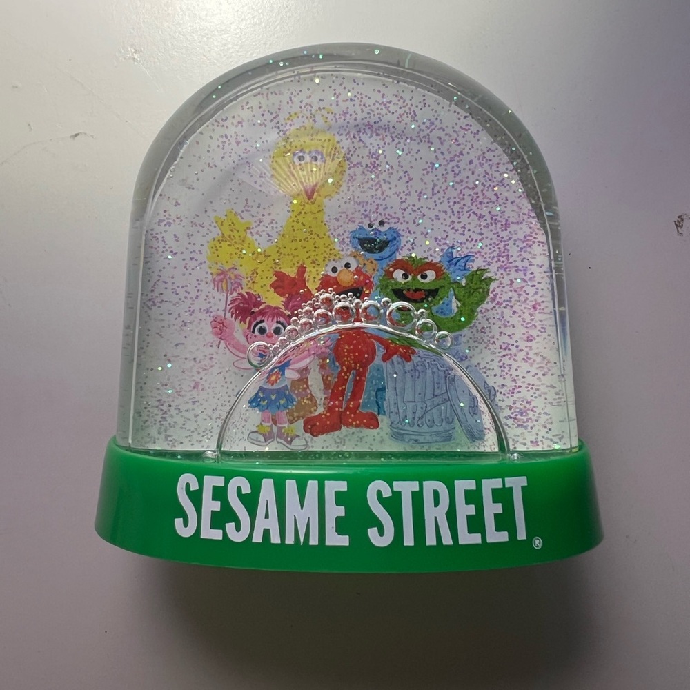 Sesame Street Glitter Snow Globe